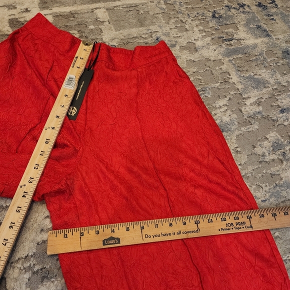 NWT House Of Harlow Wideleg Red Textured Flowy Pants Size Medium Stretch Waist - Picture 7 of 14